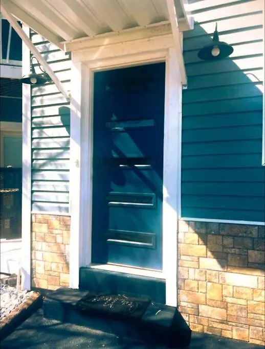 Beautiful Queen Luxury Suite Near Downtown Norfolk Apartment